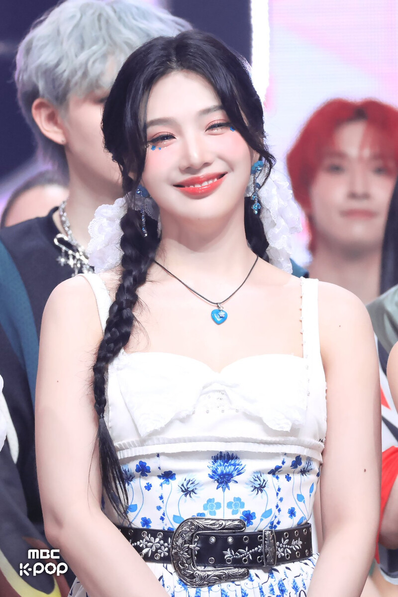 240706 Red Velvet Joy - 'Cosmic' at Music Core documents 1