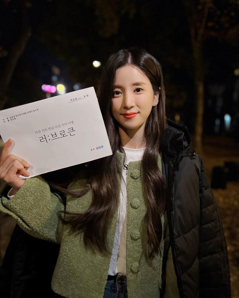 221220 APINK instagram update with CHORONG - 'Love Lock' drama behind documents 1