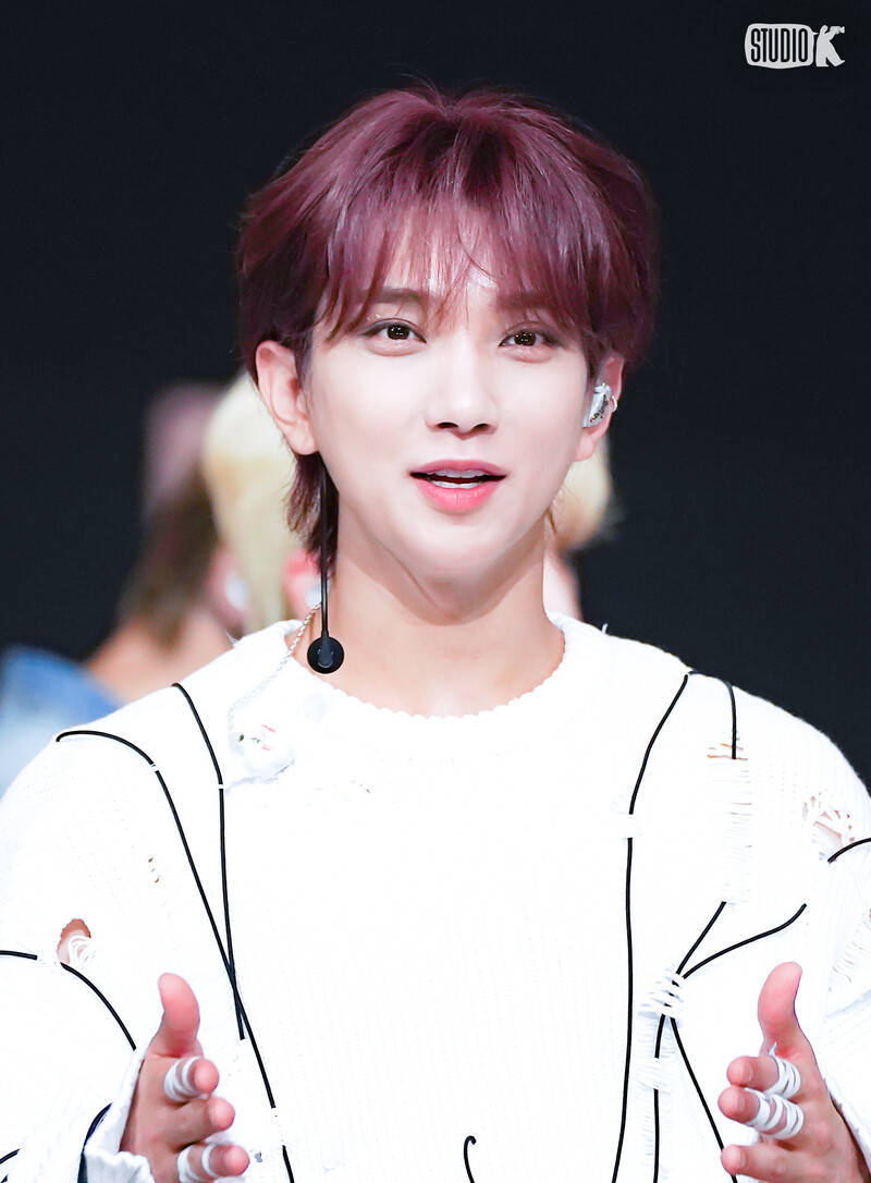 230428 SEVENTEEN Joshua - 'Super' at Music Bank documents 3