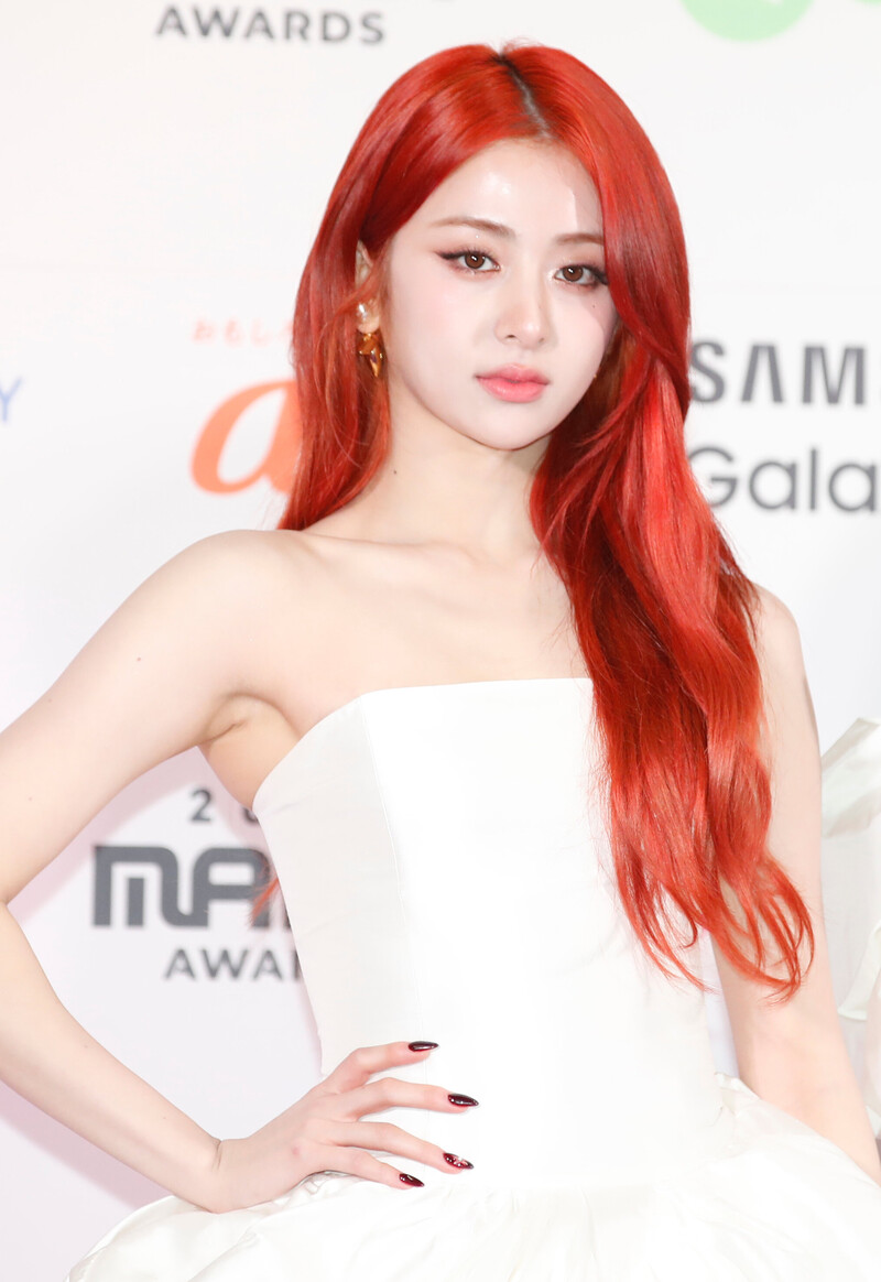 231129 LE SSERAFIM Yunjin - MAMA 2023 documents 1