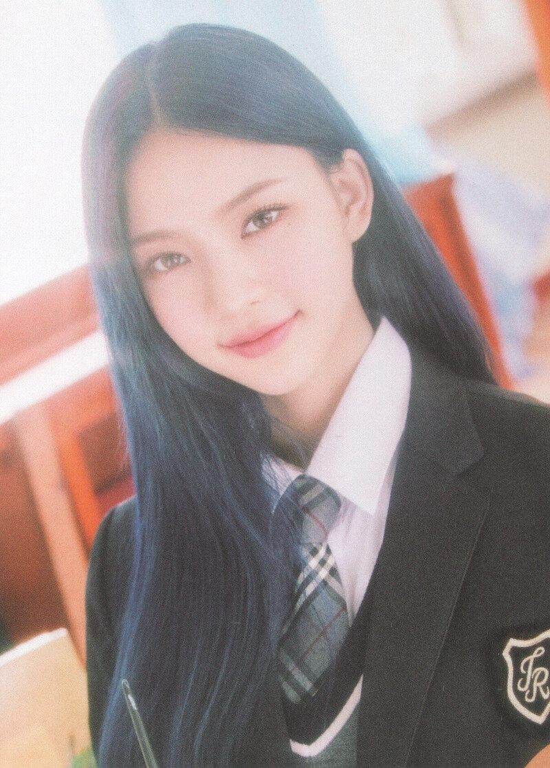 STAYC - 2022 Season's Greetings (Scans) documents 7