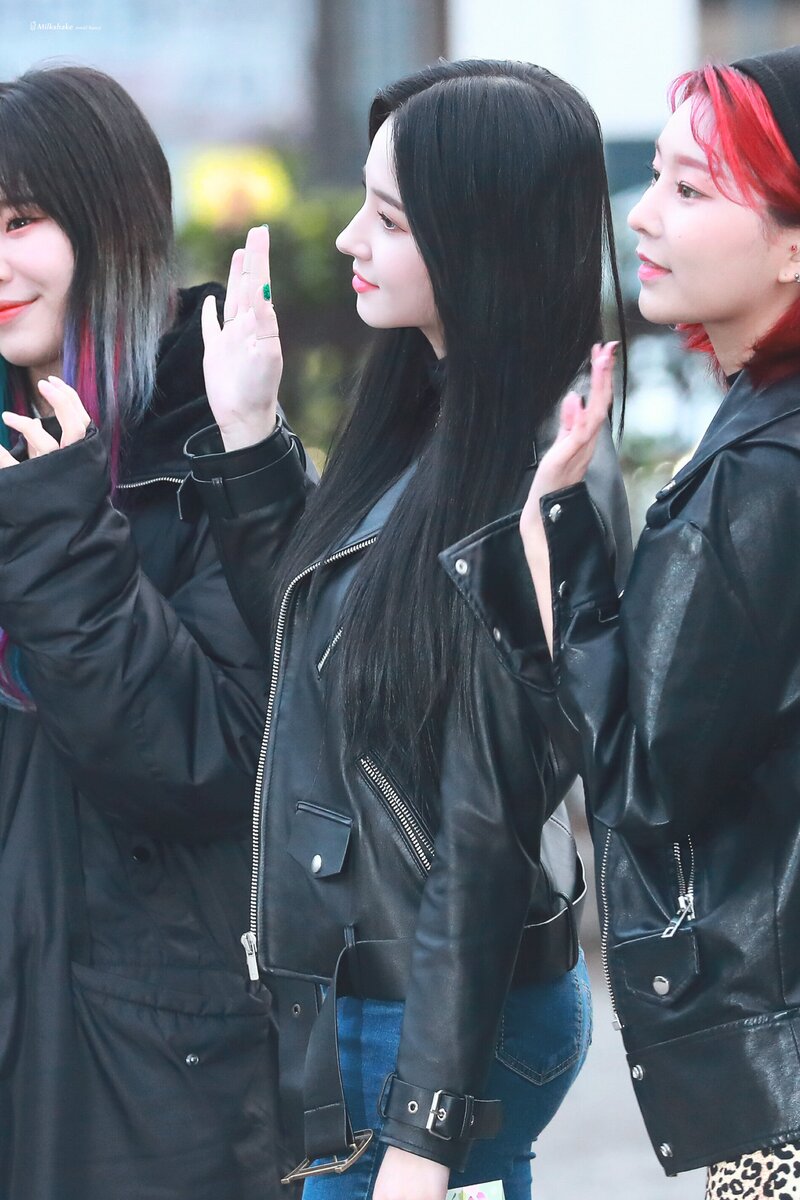 190322 Nancy on the way to Music Bank documents 10