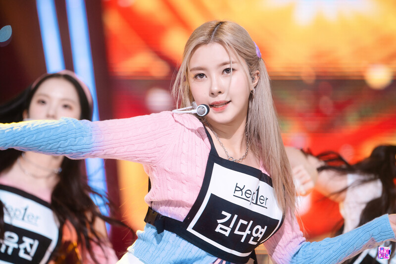 220123 Kep1er Dayeon - 'WA DA DA' at Inkigayo documents 16