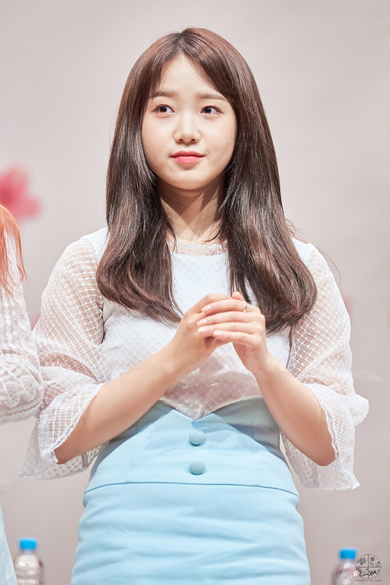 180415 Weki Meki Yoojung at Bundang 'Lucky' Fansign documents 5