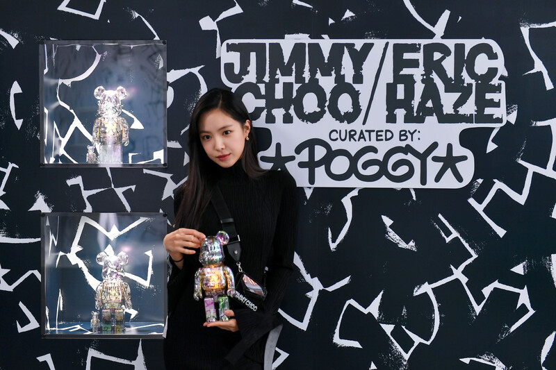 211020 Apink Naeun at Jimmy Choo Pop-up Store Launch 'CHASING STARS' Collection documents 3