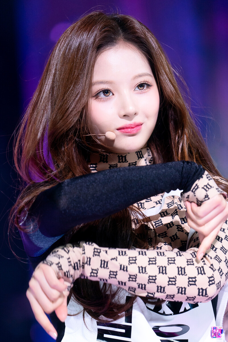 220403 NMIXX Sullyoon 'TANK' at Inkigayo documents 2