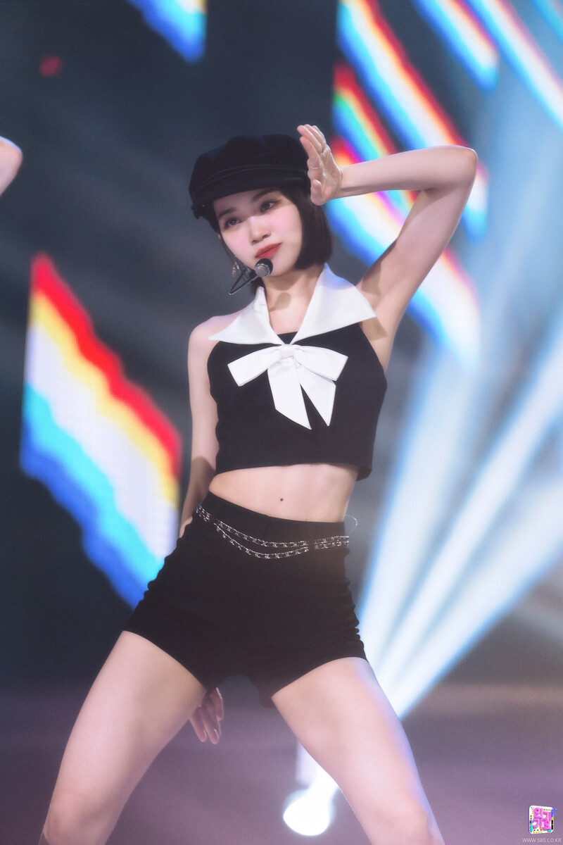 220522 LE SSERAFIM Chaewon - 'FEARLESS' at Inkigayo documents 8