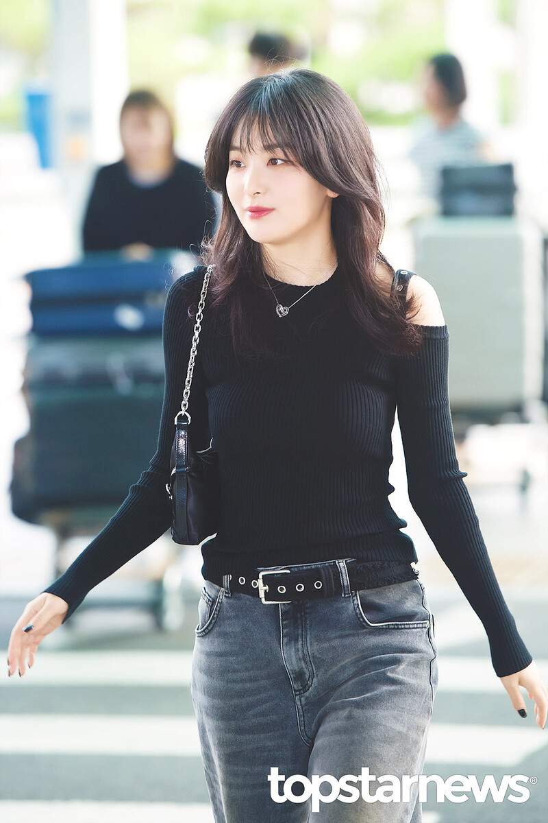 230818 Red Velvet Seulgi - Incheon International Airport documents 3