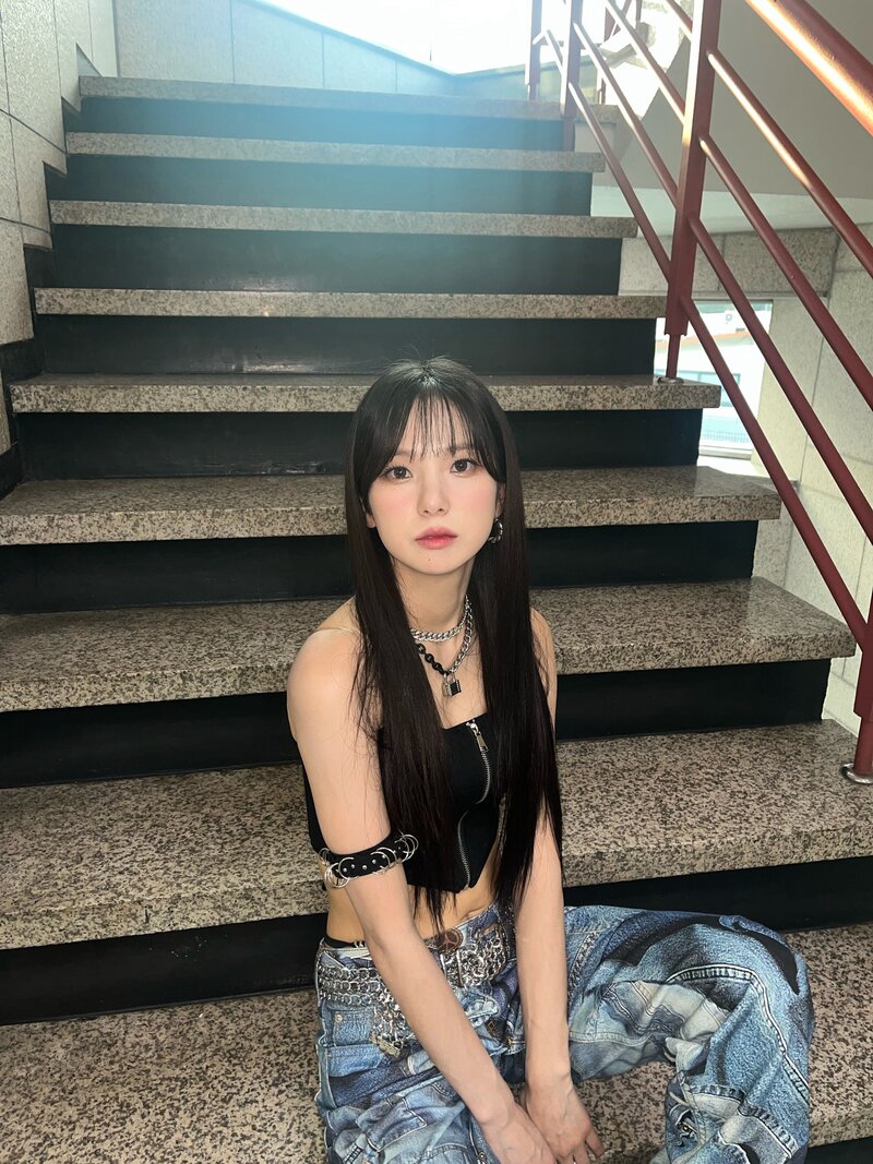 231015 KEP1ER Twitter Update - Yujin | kpopping