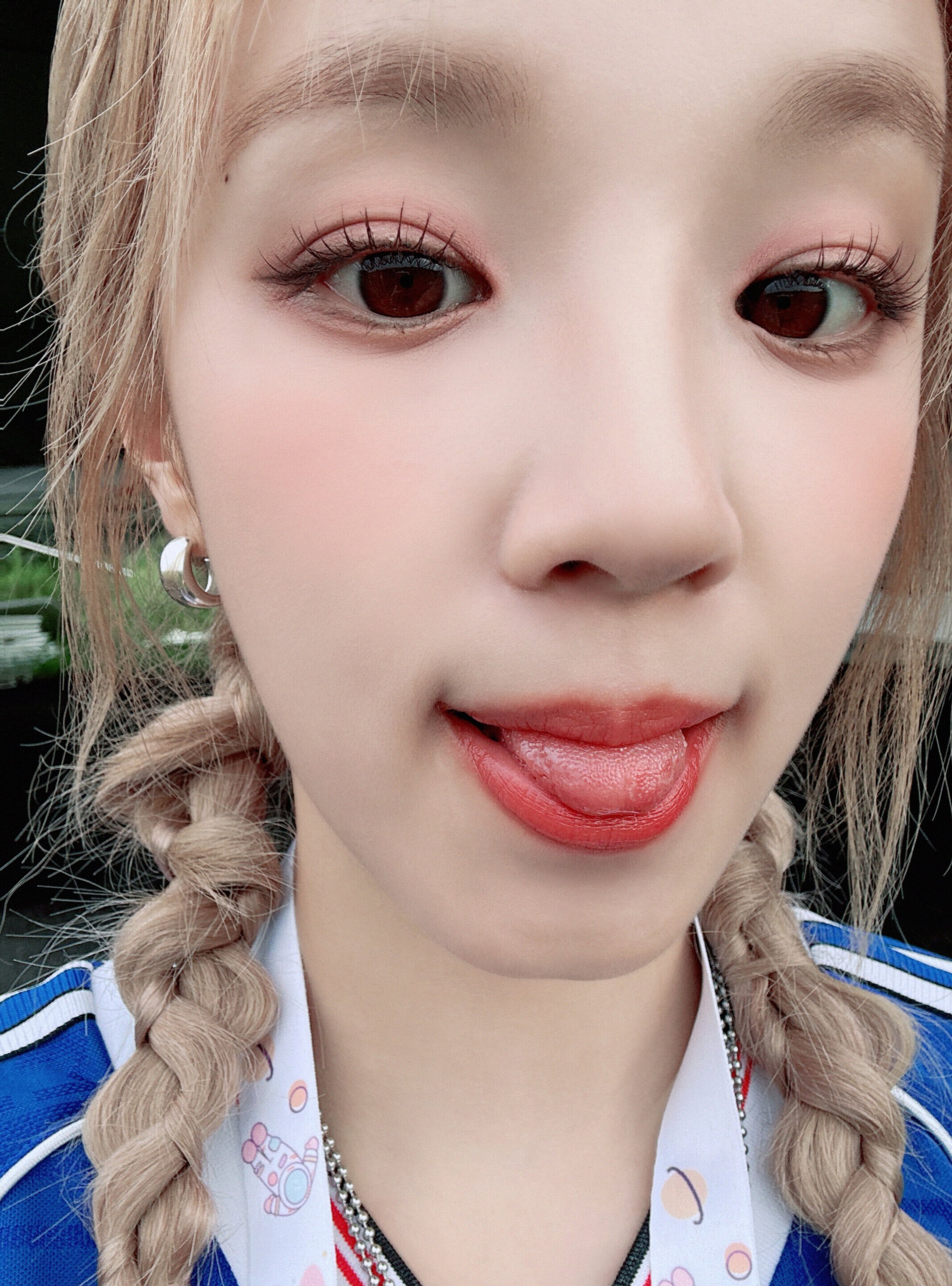 231024 - (G)I-DLE Twitter Update with YUQI | kpopping