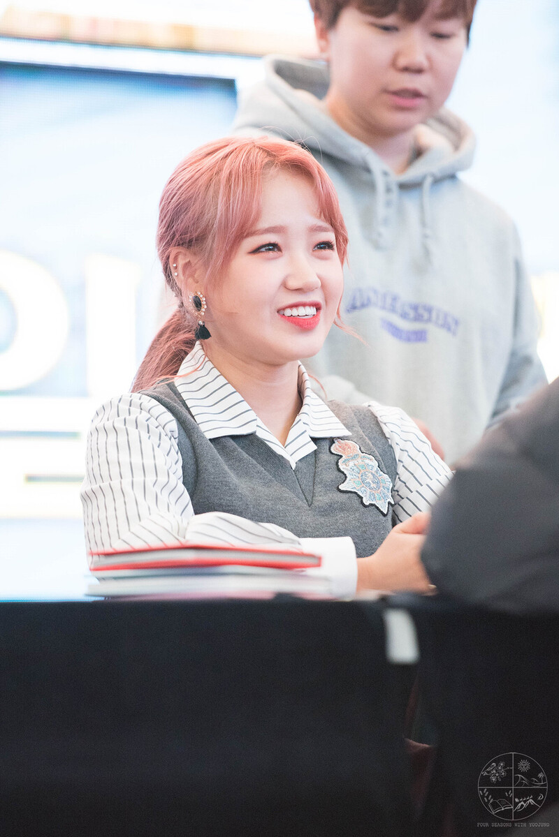 180225 Weki Meki Yoojung at Goyang 'Lucky.' Fansign documents 7