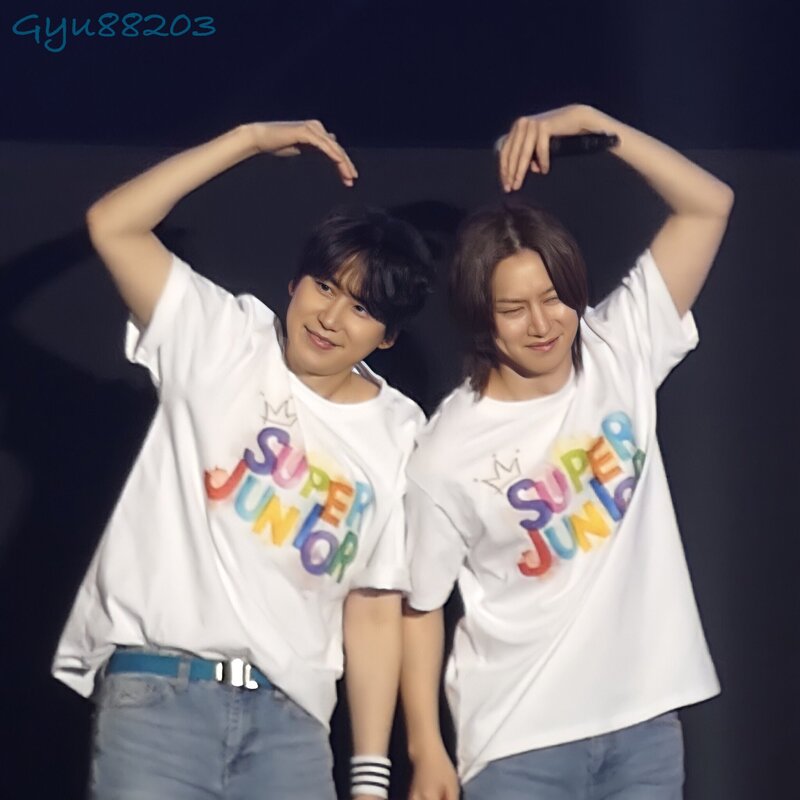 220402 SUPER JUNIOR Heechul and Kyuhyun at SUPER JUNIOR Special Event in Japan documents 1