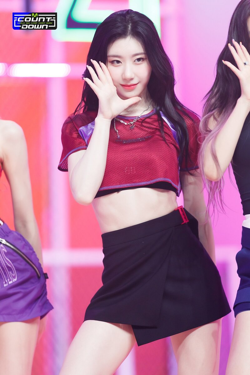 220721 ITZY Chaeryeong - 'SNEAKERS' at M Countdown documents 14