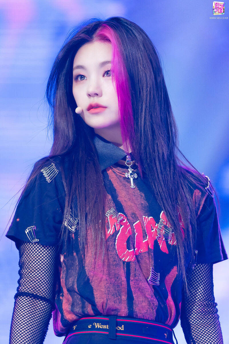 211010 ITZY - 'LOCO' at Inkigayo documents 12