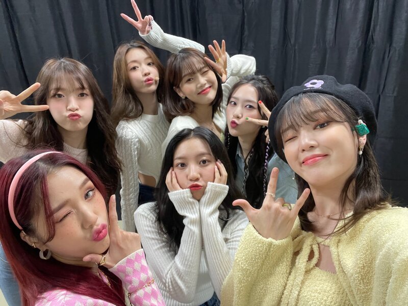 211120 OH MY GIRL Twitter Update documents 3