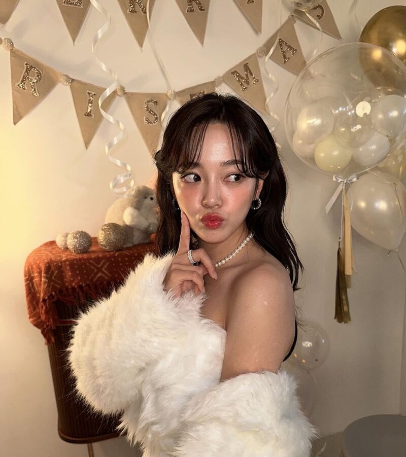 221206 Kim Sejeong Instagram Update documents 6