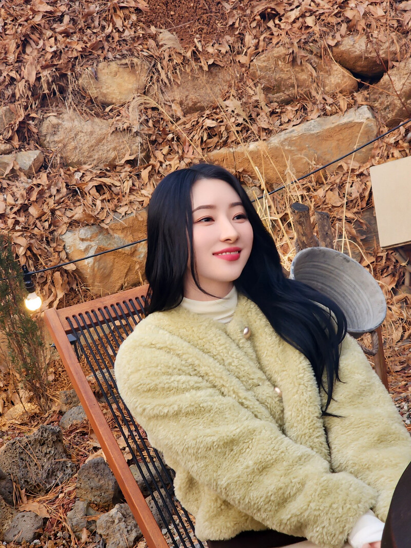 230130 Dreamcatcher Twitter Update - Sua & Siyeon documents 21