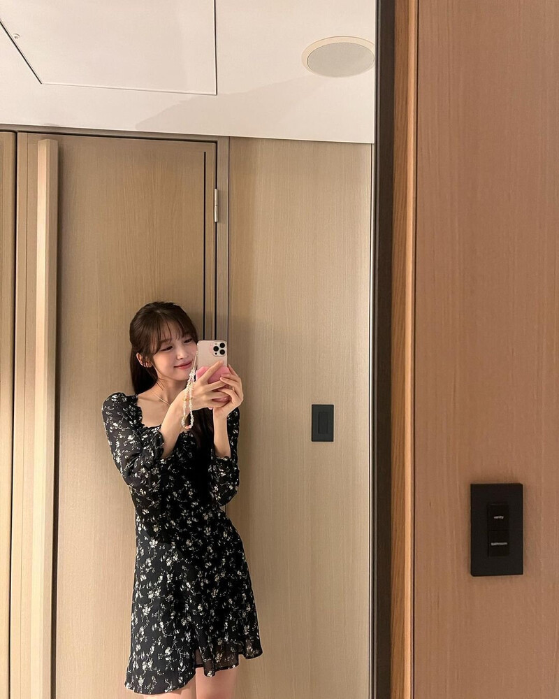 231003 Oh My Girl Arin Instagram Update documents 6