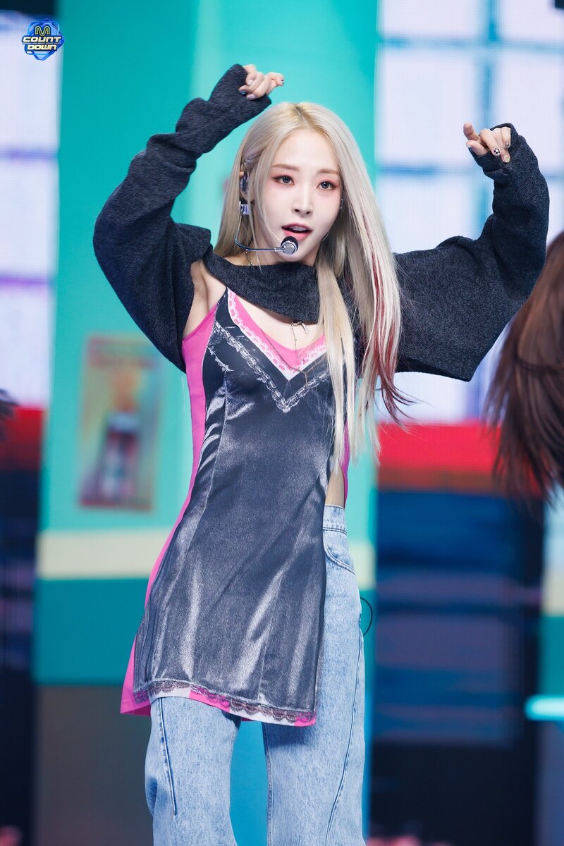 240208 Moon Byul - 'TOUCHIN&MOVIN' at M Countdown documents 11