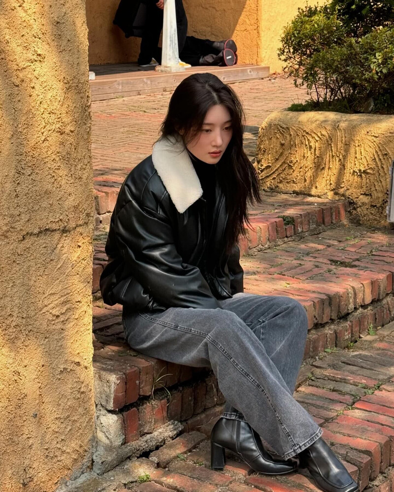 241018 Chaeyeon Instragram Update documents 10