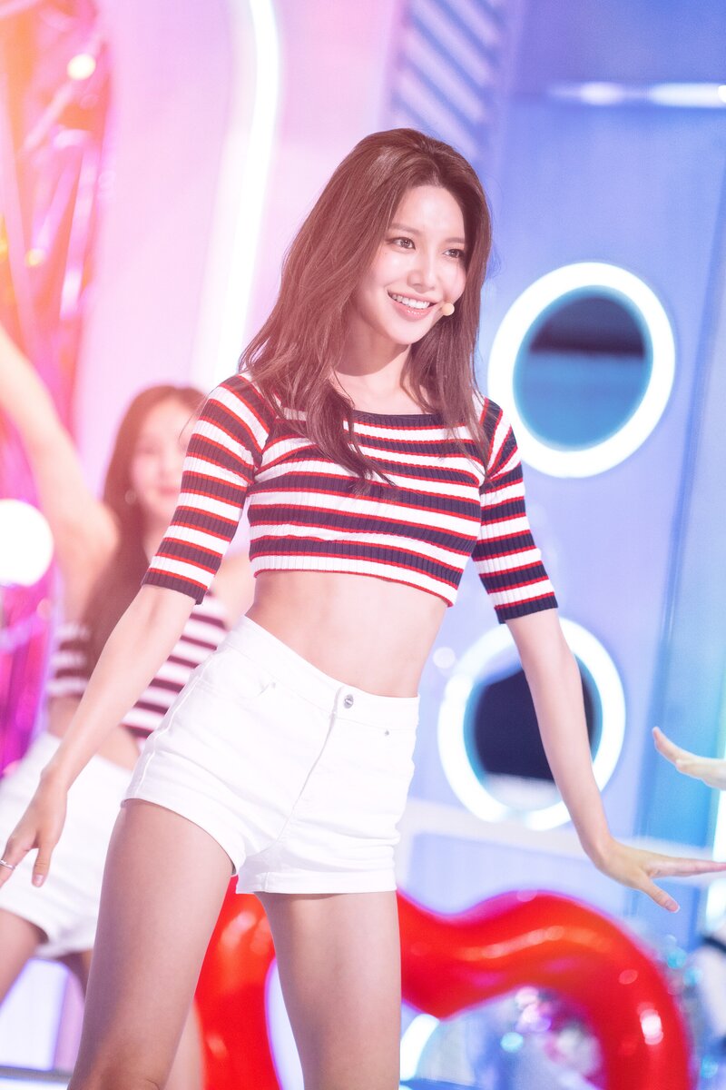Girls' Generation Sooyoung - 'FOREVER 1' at Inkigayo documents 22