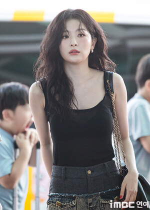 240816 Red Velvet Seulgi at Incheon International Airport