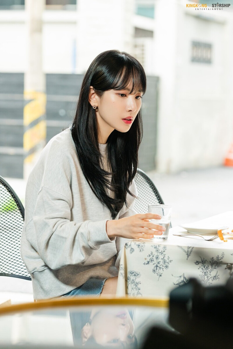 211008 Starship Naver Post - Seola "Love in black hole" Drama Behind documents 20