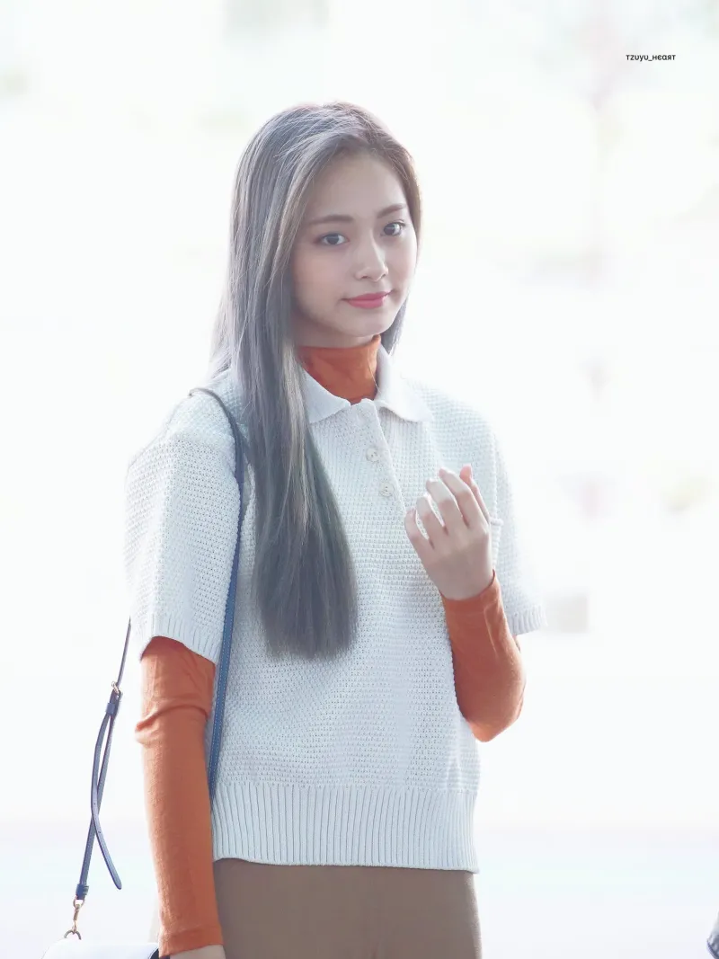 TZUYU_HEART0614-1186601843884847104-EHeoFWJVUAIogs8.jpg