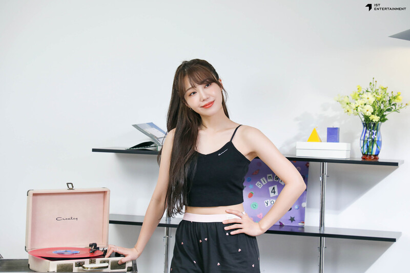 230612 IST Naver post- EUNJI 'Nareun Lookbook'  behind documents 11