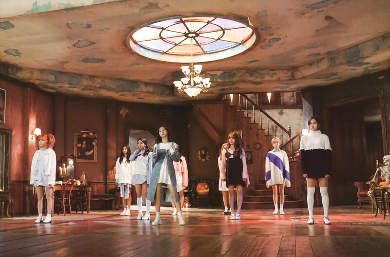 TWICE Monograph TWICEcoaster: LANE 1 (Scans) documents 11