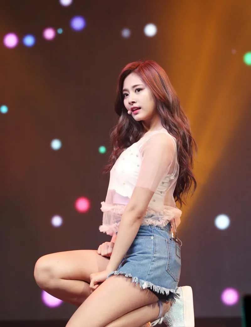 Tzuyu380.jpg