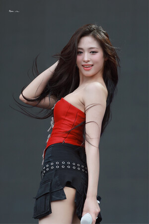 240921 BABYMONSTER Ahyeon - Formula 1 Singapore Airlines Grand Prix