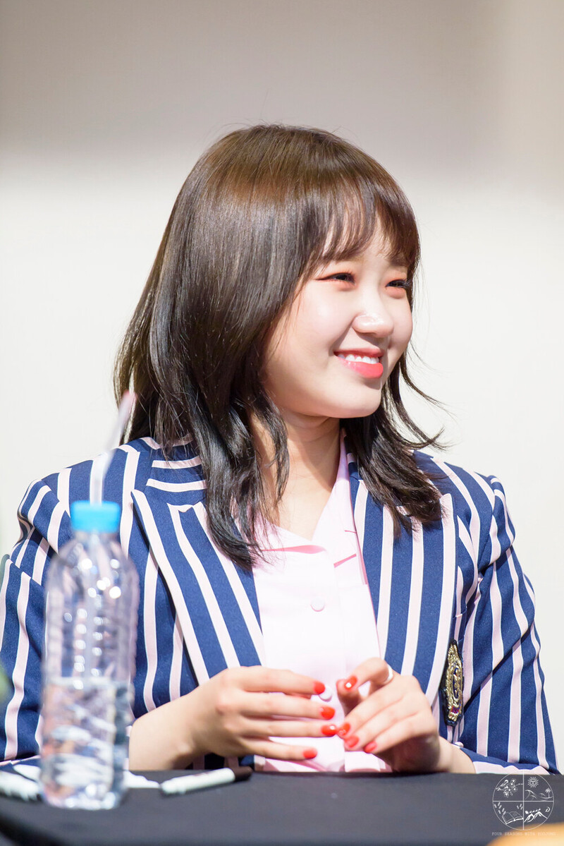 180401 Weki Meki Yoojung at Songpa & Jungu 'Lucky' Fansigns documents 16