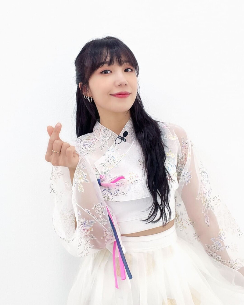 220419 APINK instagram update with EUNJI - 11th Anniversary Celebrations documents 1