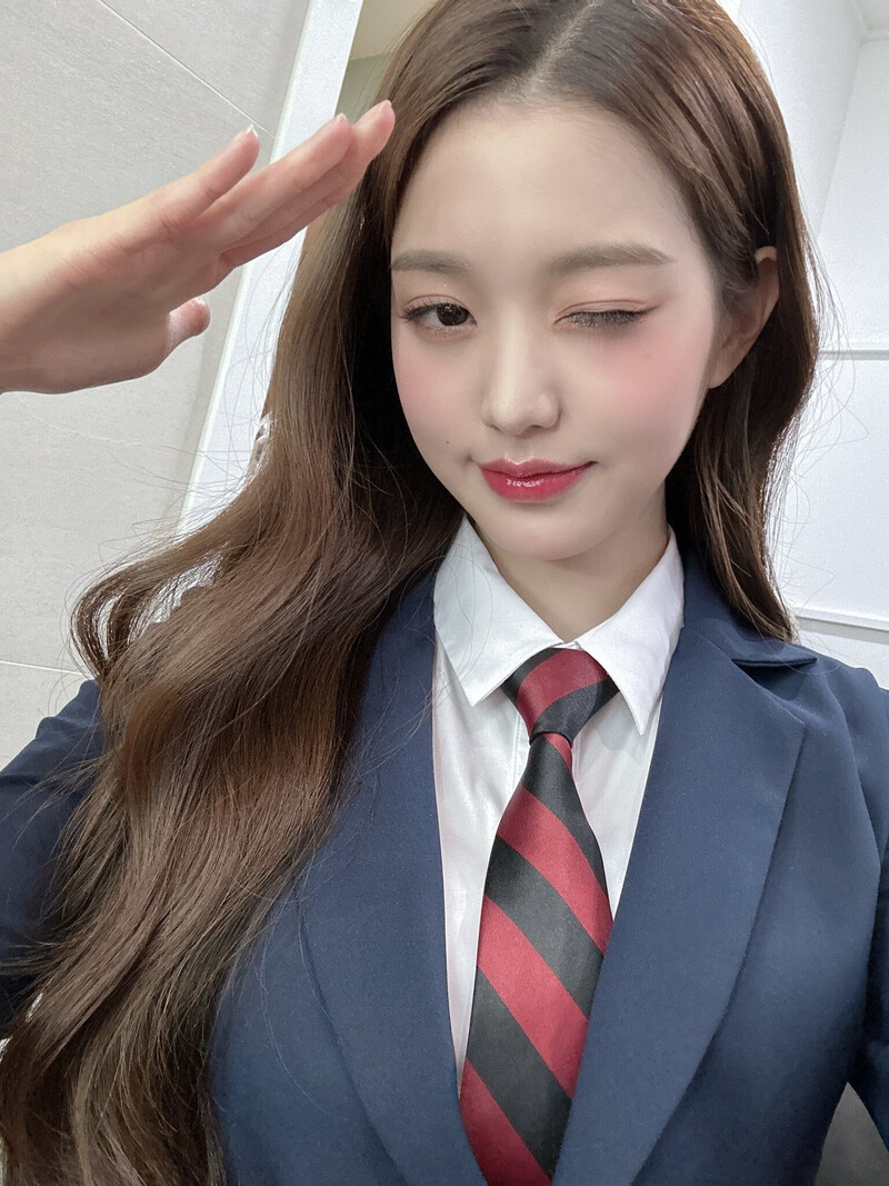 221118 IVE Twitter Update - Wonyoung documents 2