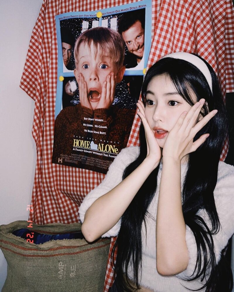 221224 Kang Hyewon Instagram Update documents 1