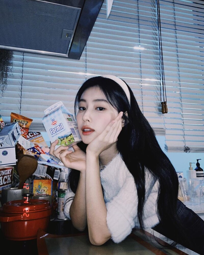 221224 Kang Hyewon Instagram Update documents 2
