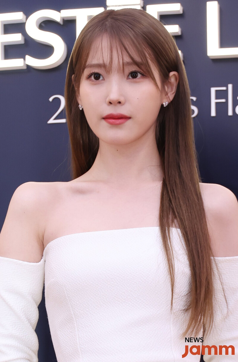 240201 IU -  Estée Lauder Pop-up Event documents 8