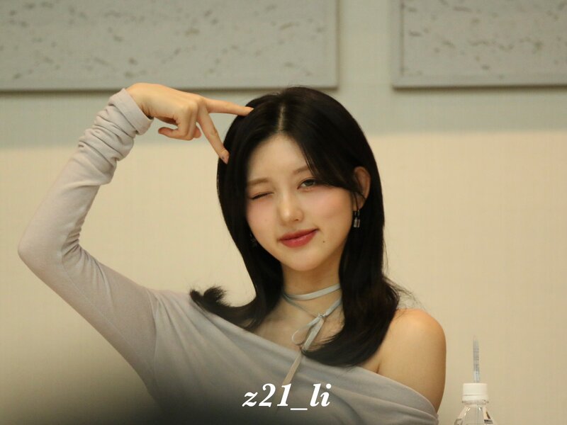 240209 Gaeul at Fansign Event in Japan documents 10