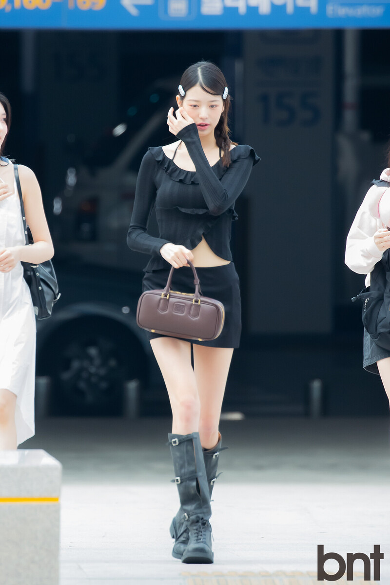 240823 IVE Wonyoung at Incheon International Airport documents 14