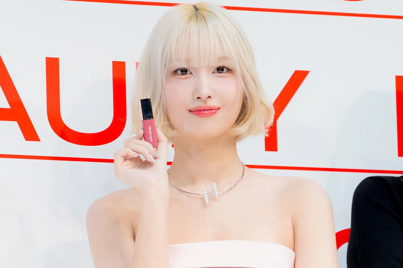 241013 TWICE Momo - Allure K-Beauty Fair in Tokyo documents 1