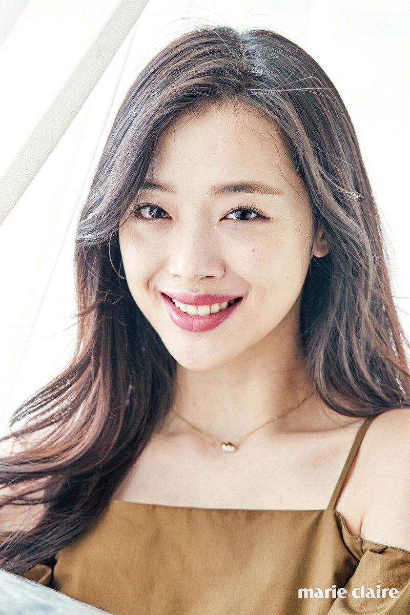 Sulli for Estee Lauder - Marie Claire Korea March 2017 Issue documents 3