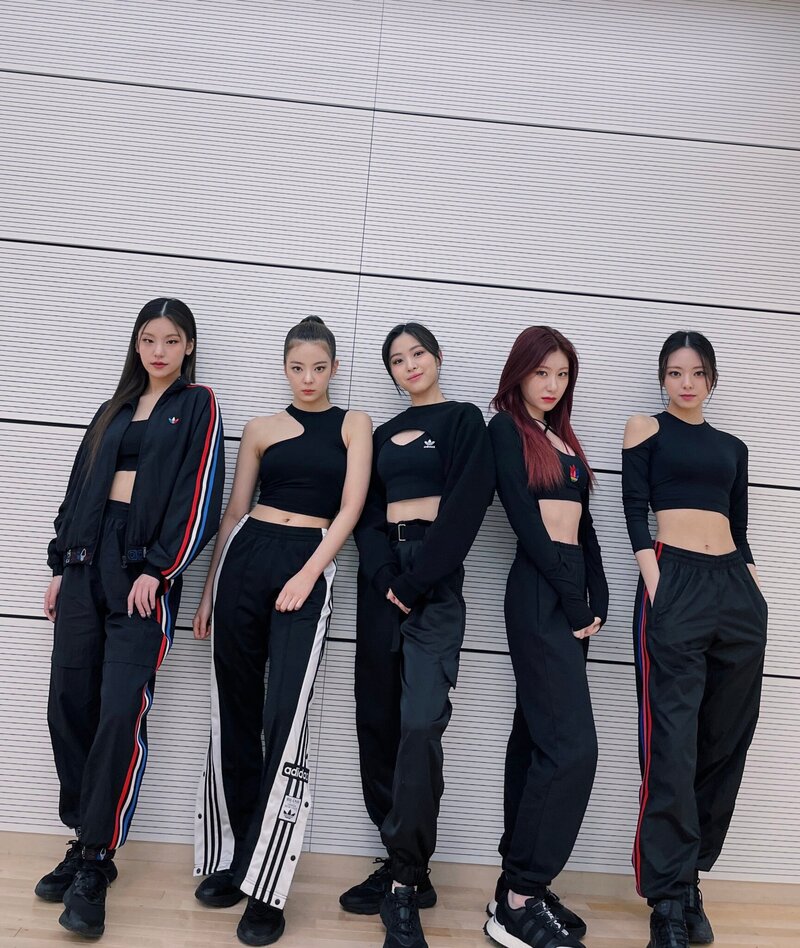 211202 ITZY SNS Update documents 2