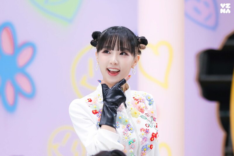 220209 Yuehua Naver Post - Yena 'SMILEY' Performance Video Behind documents 8