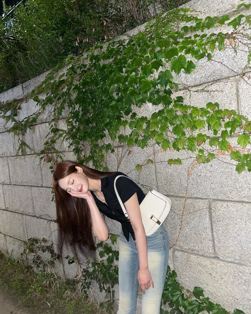 220625 Yeonwoo Instagram Update documents 1