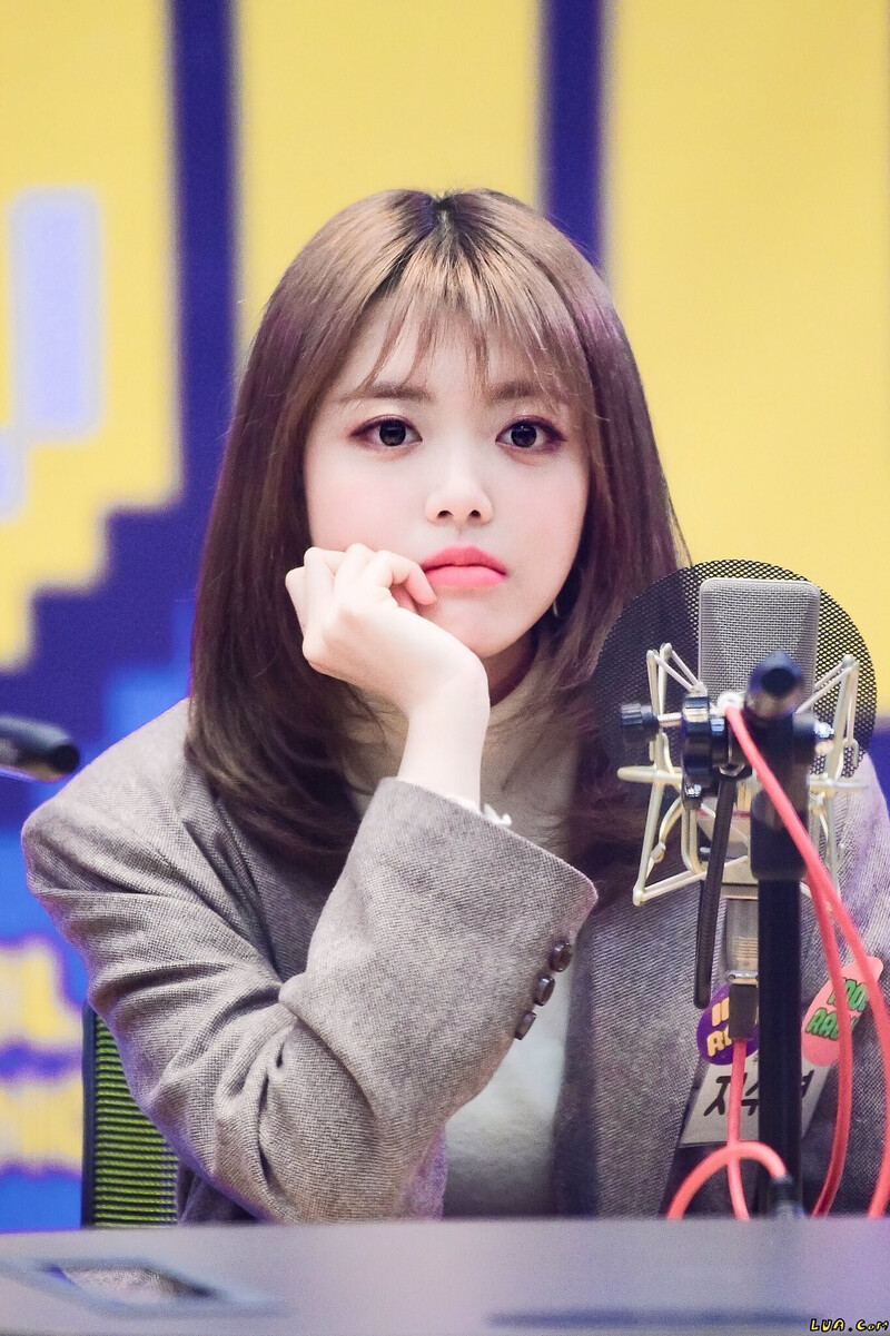 190219 Weki Meki Suyeon at Idol Radio documents 2