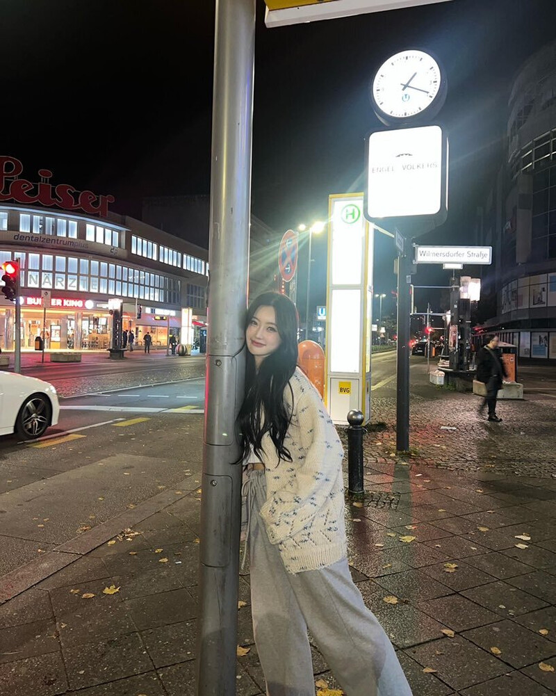 221128 Dajeong Instagram update documents 3