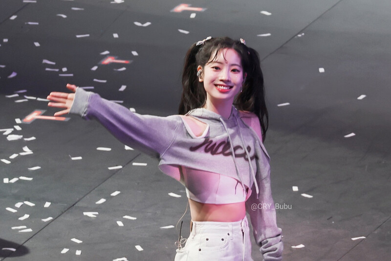 230506 TWICE Dahyun - ‘READY TO BE’ World Tour in Melbourne Day 1 documents 2