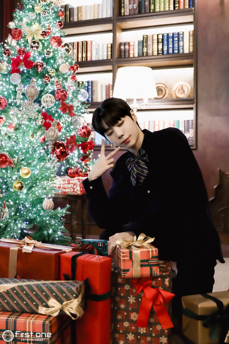 231228 FirstOne Entertainment Naver Post - 'Back to Christmas' MV Behind documents 11