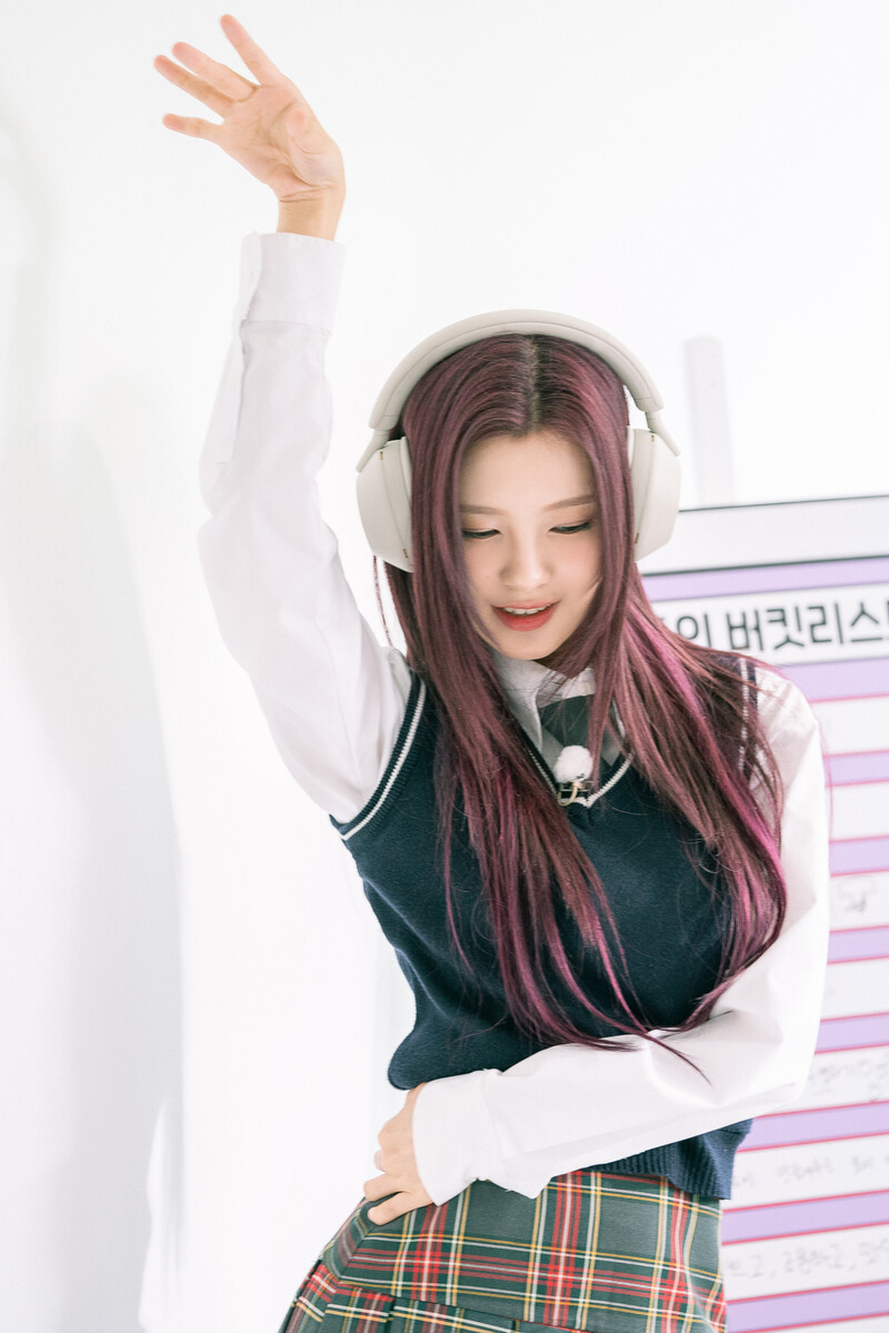 240621 WAKEONE Naver Post - Kep1er Dayeon 'Kep1er's VOYA9E' Behind documents 2